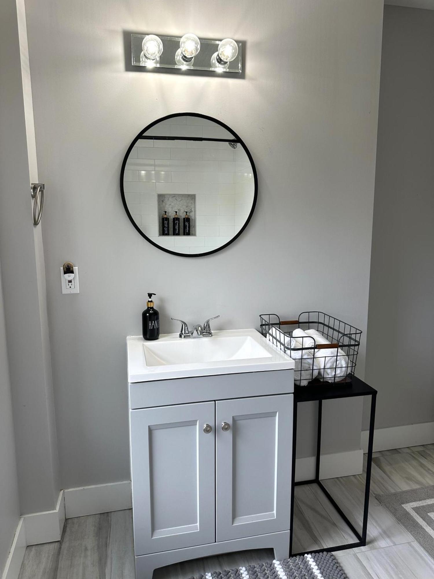 Apartamento Charming 2br Near Downtown & Attractions